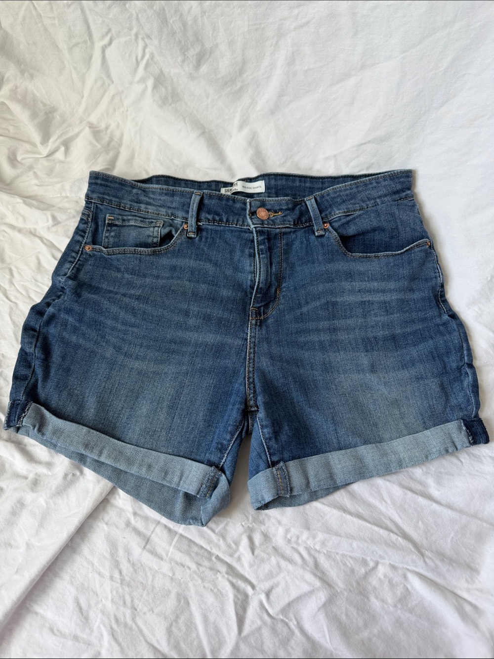 Levi Signature Classic Mid-Blue Denim Roll-Cuff Women’s Shorts
